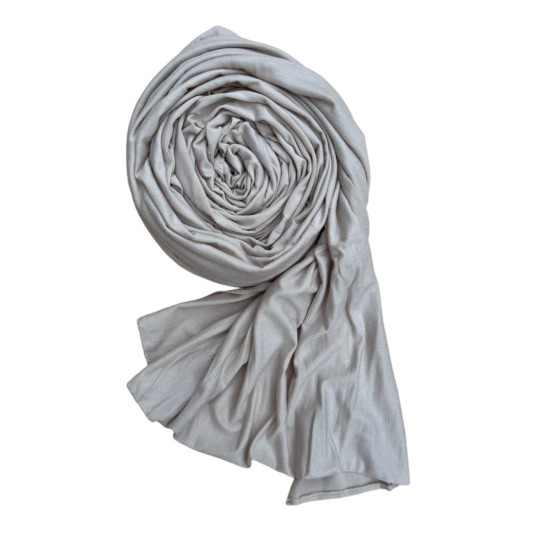 Nahila offre une collection de hijab jersey de plusieurs coloris, Hijab Jersey aussi appeler voile foulard châle disponible à l'île de la Réunion sur nahila.re